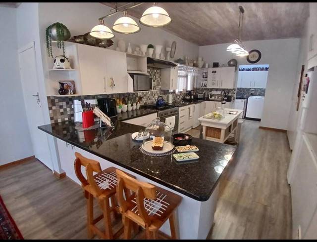 4 BEDROOM HOUSE FOR SALE IN STILBAAI-WES